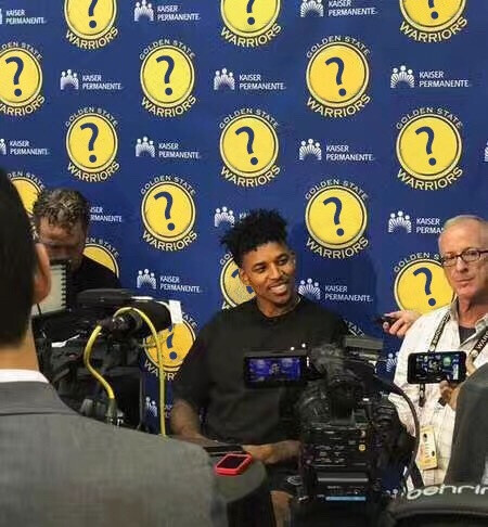 NBA球员合同更新及薪资排行榜（NBA球员最新合约动态与薪资排名）