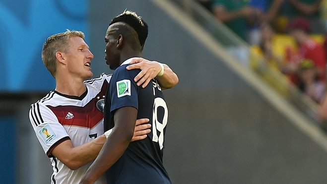 球迷怒喷后蹇韬回应：输球又怎么样？随后被韦世豪、甘超拦下（遭球迷怒斥，蹇韬回怼：输球又如何？韦世豪、甘超上前劝阻）