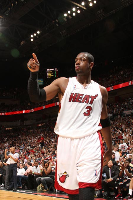 安哥拉门将马克斯在非洲杯前充满信心梦想着期待已久的首次亮相（非洲杯在即，安哥拉门将马克斯信心十足，盼迎梦寐以求的首秀）