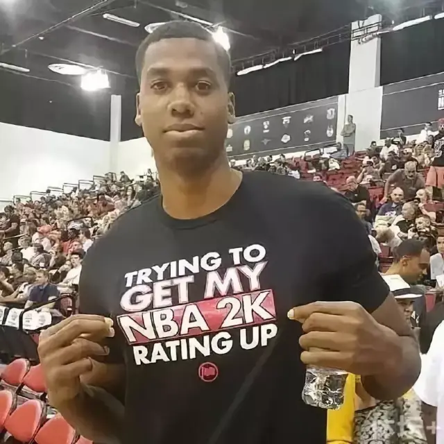 库尔图瓦战曼城全场数据：完成6次扑救，对首粒丢球有责任（库尔图瓦战曼城表现：完成6次扑救，首粒丢球负有一定责任）