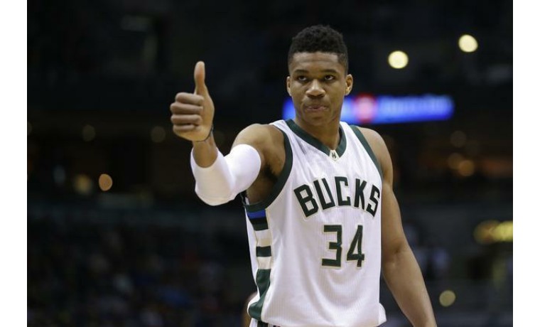 FC26美丽足球：维蒂尼亚、德容领衔，金外脚背夸雷斯马在列（FC26美丽足球：德容携维蒂尼亚领衔，外脚背大师夸雷斯马入选）