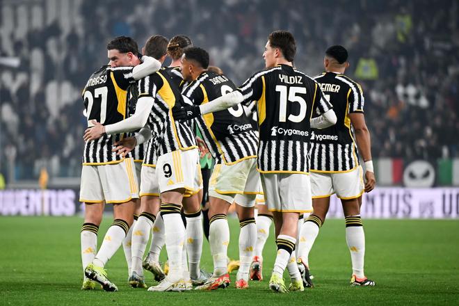 会上场吗？阿方索-戴维斯时隔262天进入拜仁的比赛大名单（阿方索-戴维斯阔别262天重回拜仁大名单：能否登场成看点）