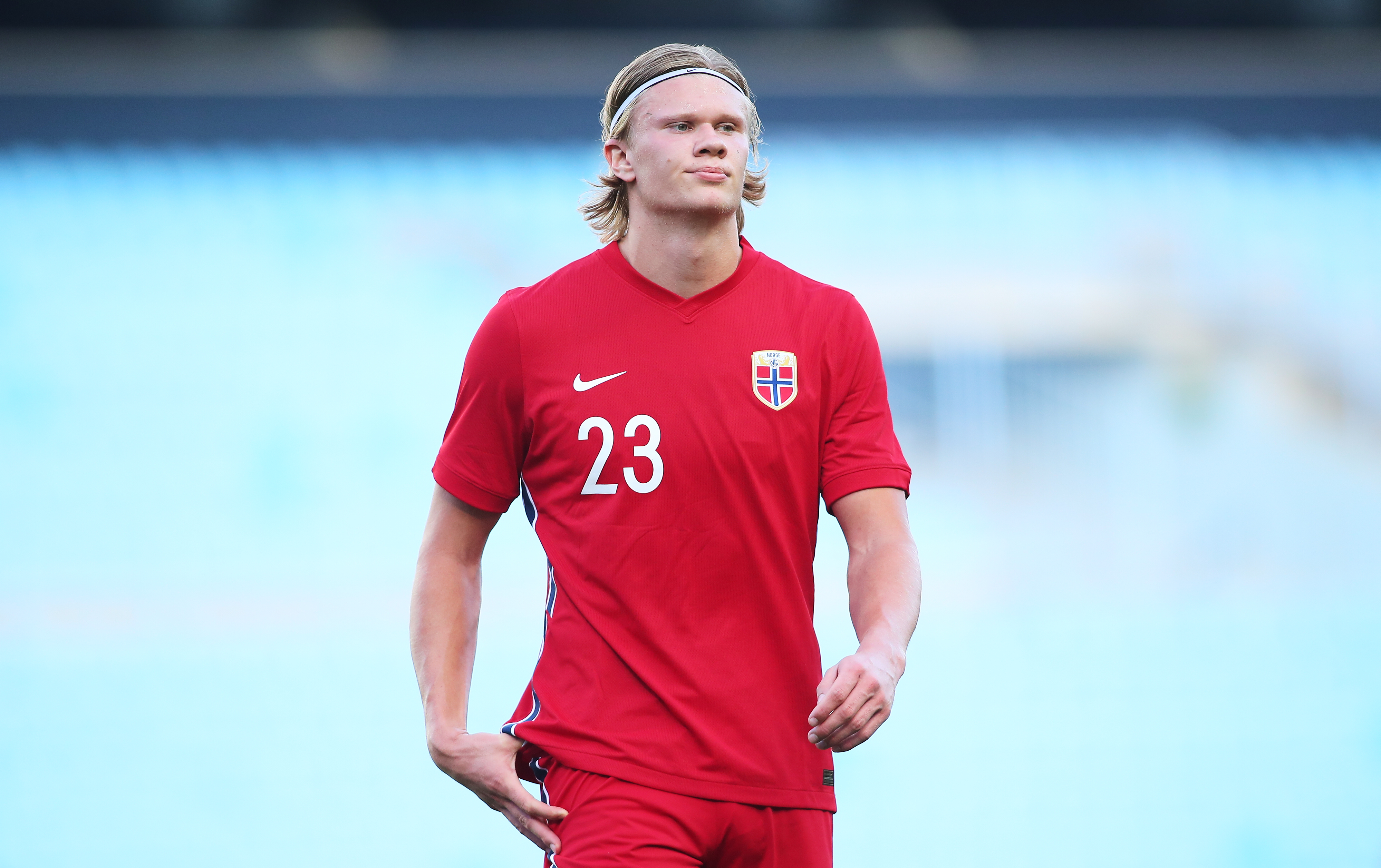 阿莱格里电话指挥后，米兰火速扳回一城（阿莱格里隔空布阵，米兰迅速追回一球）